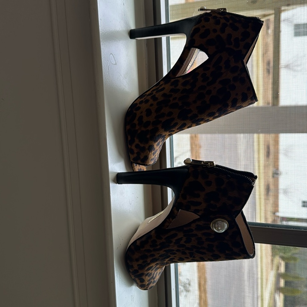 Leopard print prep toe heel